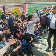 شعبده بازی روز دانش آموزدبستان شیخ محمد خیابانی-1404